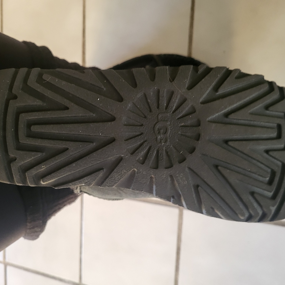 UGG BOOTS